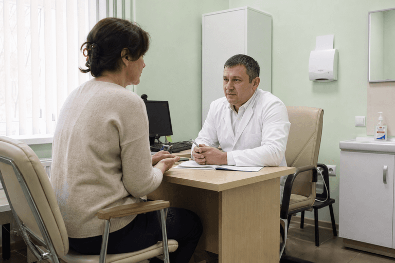 Консультация врача с пациентом в клинике «Наркология Москвы» по адресу: 140124, Московская обл, г Раменское, деревня Дементьево, ул Центральная, д 35