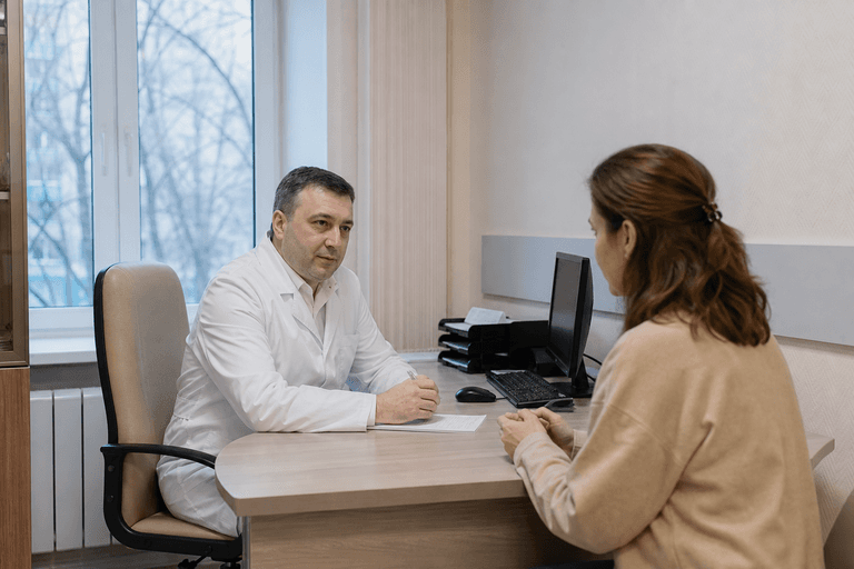 Консультация врача с пациентом в клинике «Наркология Москвы» по адресу: 121309, г Москва, р-н Филевский парк, ул Большая Филёвская, д 23 к 2 стр 2