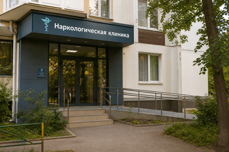 Вход филиала «Наркология Москвы» по адресу: 141143, Московская обл, г Щёлково, деревня Медвежьи Озёра, д 66
