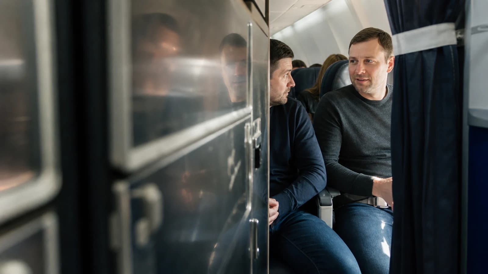 Сцена «полёт возможен вместе с тревогой» для страницы услуги «Лечение аэрофобии»