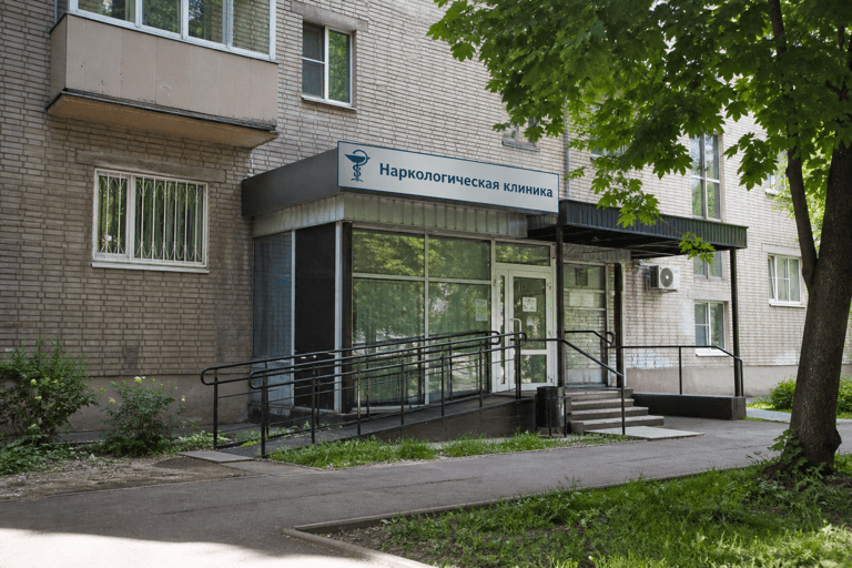 Вход филиала «Наркология Москвы» по адресу: 144000, Московская обл, г Электросталь, ул Первомайская, д 40