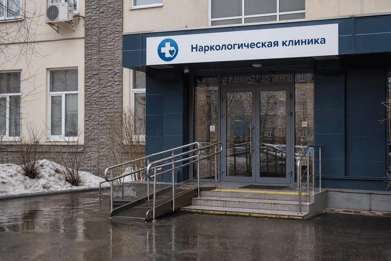 Вход филиала «Наркология Москвы» по адресу: 109429, г Москва, р-н Капотня, кв-л 3-й Капотня, д 23