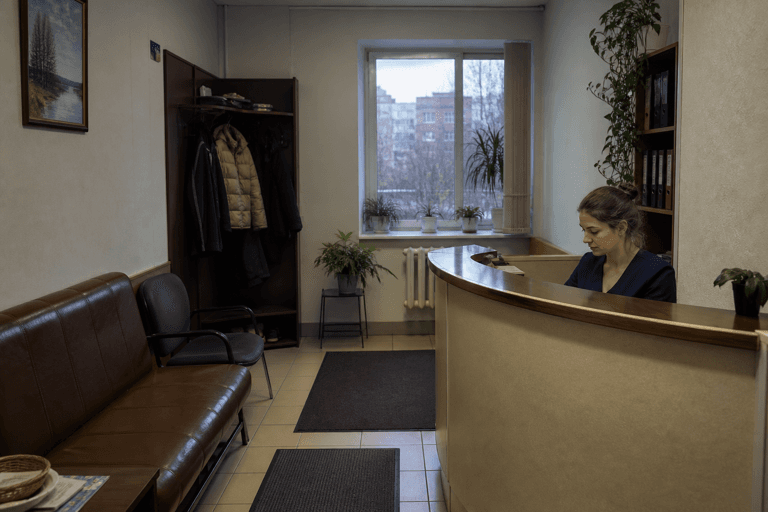 Зона приёма посетителей филиала «Наркология Москвы» по адресу: 125222, г Москва, р-н Митино, ул Дубравная, д 33