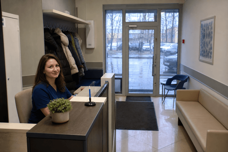 Зона приёма посетителей филиала «Наркология Москвы» по адресу: Московская обл, г Подольск, пл Ленина, д 2