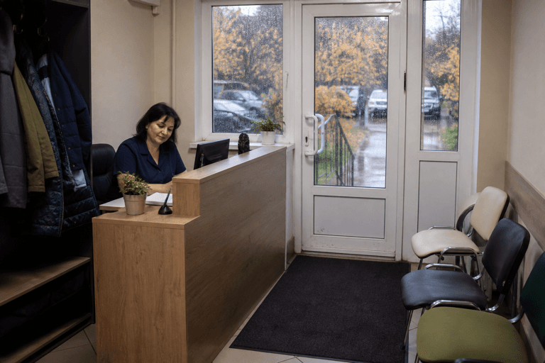 Зона приёма посетителей филиала «Наркология Москвы» по адресу: 143960, Московская обл, г Реутов, ул Ленина, д 27