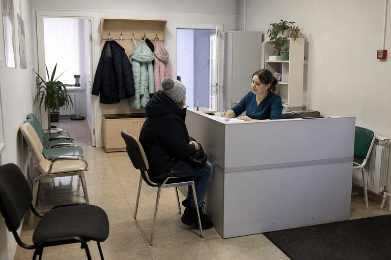 Зона приёма посетителей филиала «Наркология Москвы» по адресу: 108825, г Москва, Краснопахорский р-н, поселок Щапово, ул Садовый Квартал, д 14