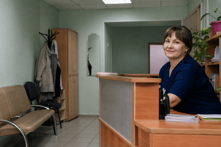 Зона приёма посетителей филиала «Наркология Москвы» по адресу: 117198, г Москва, Обручевский р-н, ул Миклухо-Маклая, д 15 к 1