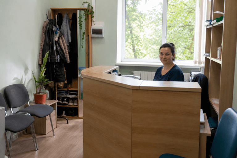 Зона приёма посетителей филиала «Наркология Москвы» по адресу: 117461, г Москва, ул Каховка, д 12А стр 1